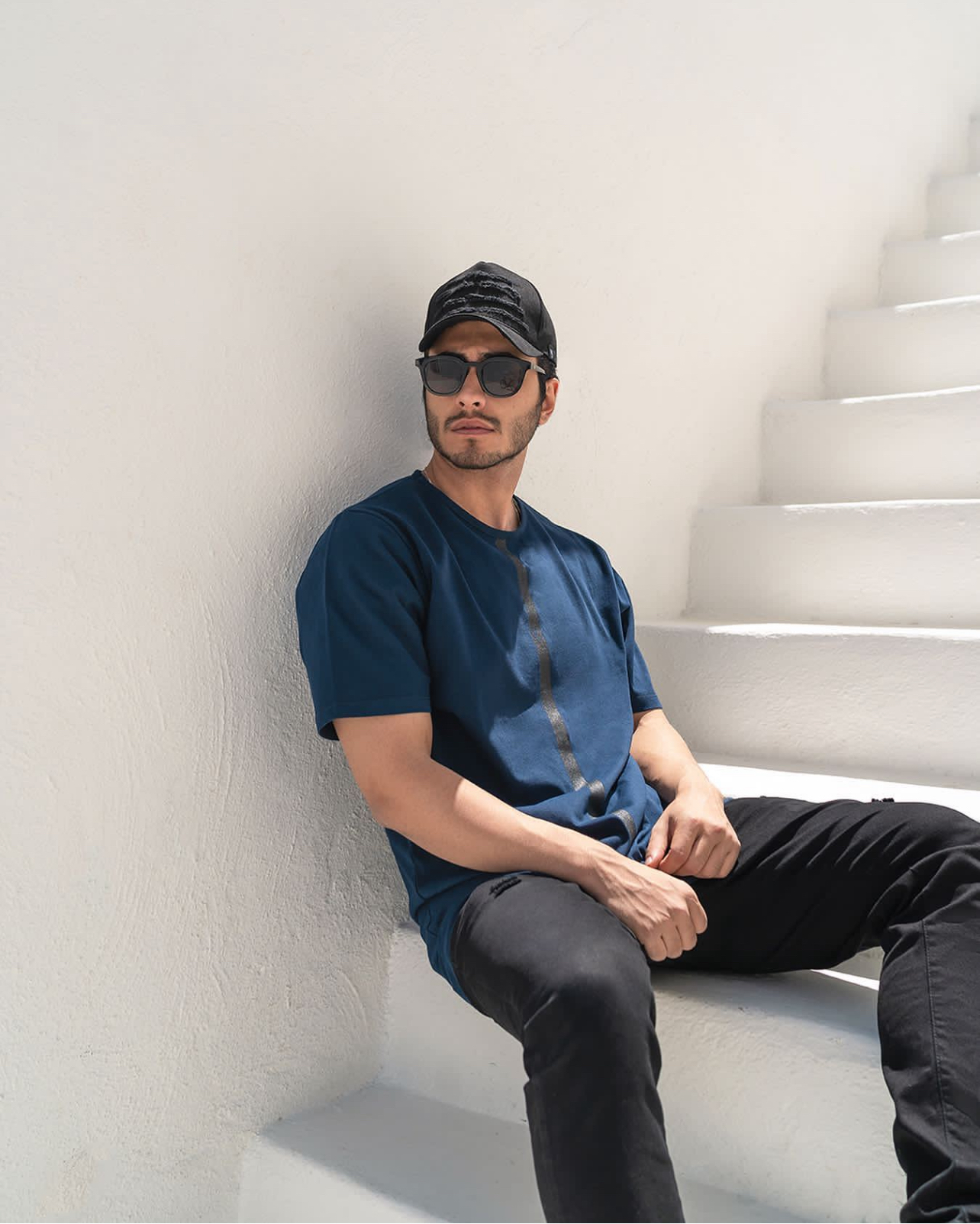 Line dark blue t-shirt